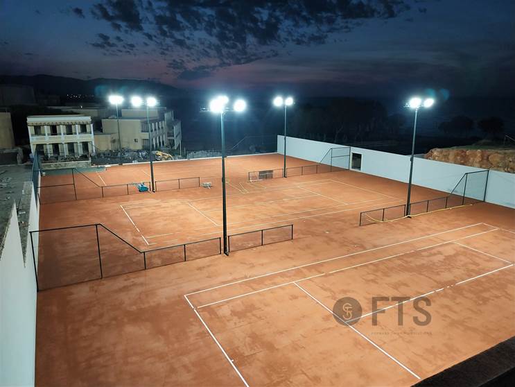 Φωτισμός LED σε γήπεδα tennis σε ξενοδοχειακό συγκρότημα στην Κρήτη